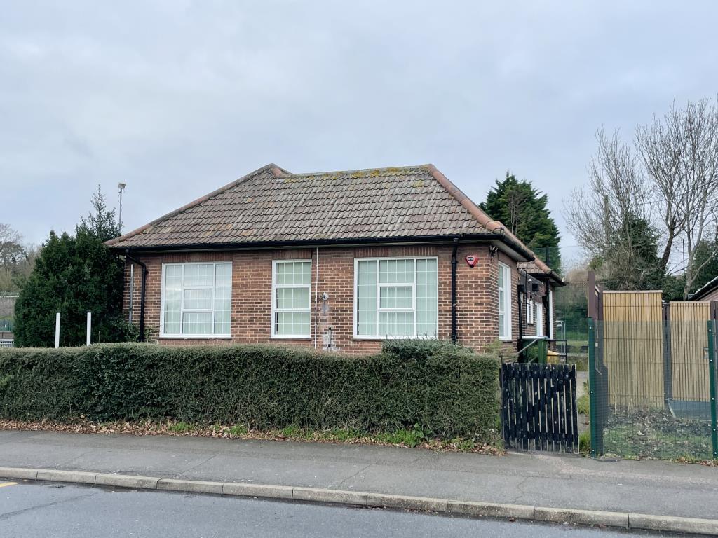Lot: 25 - ATTRACTIVE DETACHED CLINIC PREMISES WITH POTENTIAL -